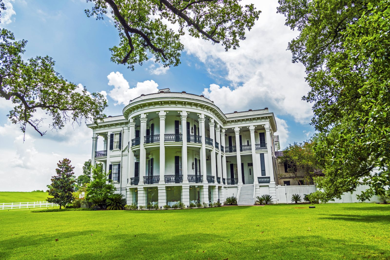 Nottoway Plantation Mississippi River Cruise Port Personally Yours   9047844 Historic Nottoway Plantation In Louisiana 1600x1067 